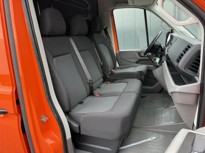 Volkswagen Crafter 35 2.0 TDI 177 PK / VERKOCHT! / L3H3 / CAMERA / CRUISE / 3.5 TON TREKKEN / 3-ZITS / AIRCO / CARPLAY / GEVEERDE STOEL / 3500 KG AHG foto 7