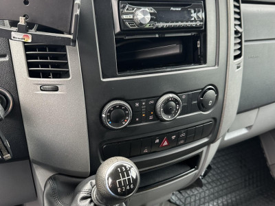 Volkswagen Crafter 35 2.0 TDI L2H1 Geel kenteken! MARGE 9 zitplaatsen op kenteken foto 10