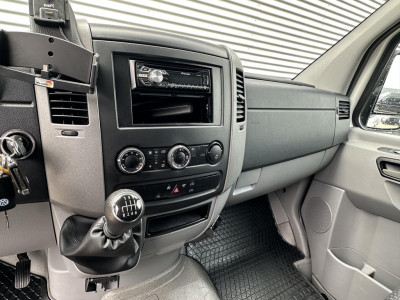 Volkswagen Crafter 35 2.0 TDI L2H1 Geel kenteken! MARGE 9 zitplaatsen op kenteken foto 12