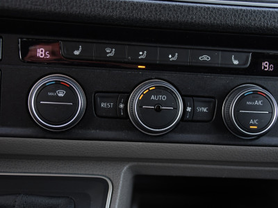 Volkswagen Crafter 35 2.0 TDI L3H2 Highline PB Edition Cruise, Camera, Carplay, LED, 177pk, Automaat, Multimedia, Stoelverwarming, Uniek! foto 19