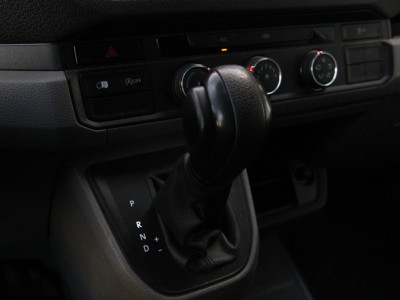 Volkswagen Crafter 35 2.0 TDI L3H3 177PK Automaat / Camera / App Connect / 3 zits foto 19