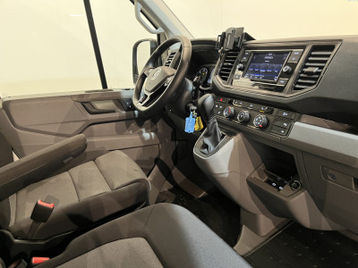 Volkswagen Crafter 35 2.0 TDI L3H3 180 PK Automaat / Euro 6 / Servicebus / Modul-System Inrichting / Euro 6 / 220V. / Trekhaak 3.000 KG / Airco / Adap. Cruise Control / Camera / CarPlay / 7.200 KM !! foto 3