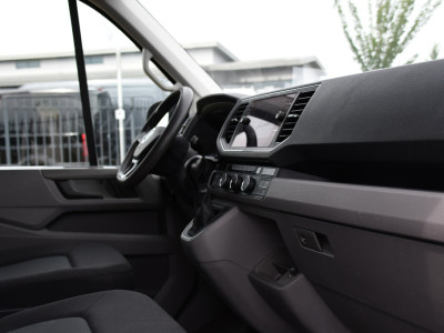Volkswagen Crafter 35 2.0 TDI L3H3 Black Edition Camera, Adaptieve Cruise, Carplay, LED, Trekhaak, Voorruitverwarming, Sensoren, 177pk, Automaat, Uniek! 18