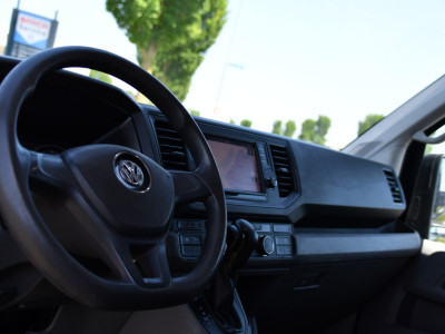 Volkswagen Crafter 35 2.0 TDI L3H3 Black Edition Camera, Cruise, Carplay, Automaat, Trekhaak, 177pk, Airco, Multimedia, Uniek! foto 11