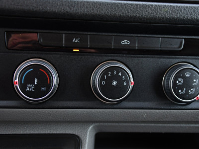 Volkswagen Crafter 35 2.0 TDI L3H3 Black Edition Camera, Cruise, Carplay, Automaat, Trekhaak, 177pk, Airco, Multimedia, Uniek! foto 16