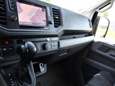 Volkswagen Crafter 35 2.0 TDI L3H3 Black Edition Camera, Cruise, Carplay, Automaat, Trekhaak, 177pk, Airco, Multimedia, Uniek! foto 18