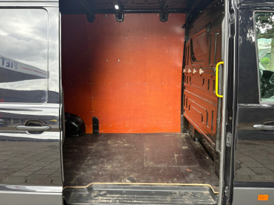 Volkswagen Crafter 35 2.0 TDI L3H3 Highline|140PK|Automaat|airco|cruise|apple carplay|achteruitrijcamer|trekhaak 3000KG trek|EURO6 foto 9