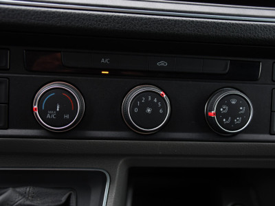 Volkswagen Crafter 35 2.0 TDI L3H3 Highline Cruise, Carplay, LED, Automaat, 177pk, Sensoren, Multimedia, Geveerde stoel, Uniek! foto 20