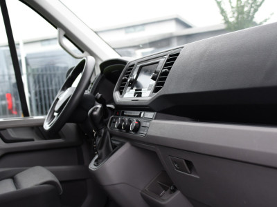 Volkswagen Crafter 35 2.0 TDI L3H3 PB Edition Adaptieve Cruise, Camera, LED, Carplay, Trekhaak, Automaat, 140pk, Sensoren, Multimedia, Uniek! foto 19