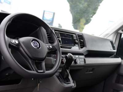 Volkswagen Crafter 35 2.0 TDI L3H3 PB Edition Adaptieve Cruise, Camera, LED, Carplay, Trekhaak, Automaat, 140pk, Sensoren, Multimedia, Uniek! foto 2