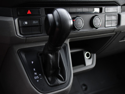 Volkswagen Crafter 35 2.0 TDI L3H3 PB Edition Camera, Adaptieve Cruise, Carplay, LED, Trekhaak, Multimedia, 140pk, Automaat, Sensoren, Uniek! foto 15