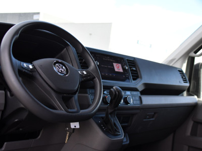 Volkswagen Crafter 35 2.0 TDI L3H3 PB Edition Camera, Cruise, Carplay, 140pk, Trekhaak, Carbolt, Automaat, Sensoren, Geveerde stoel, Uniek! foto 2