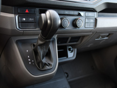 Volkswagen Crafter 35 2.0 TDI L3H3 PB Edition Camera, Cruise, Carplay, 140pk, Trekhaak, Carbolt, Automaat, Sensoren, Geveerde stoel, Uniek! foto 20