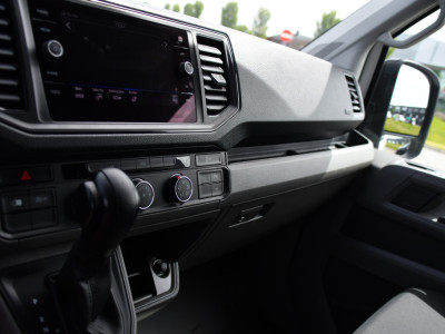 Volkswagen Crafter 35 2.0 TDI L3H3 PB Edition Camera, Cruise, Carplay, Carplay, Sensoren, geveerde stoel, Trekhaak, 140pk, Automaat, Multimedia, Uniek! 18