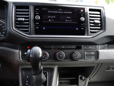 Volkswagen Crafter 35 2.0 TDI L3H3 PB Edition Camera, Cruise, Carplay, Carplay, Sensoren, geveerde stoel, Trekhaak, 140pk, Automaat, Multimedia, Uniek! 19