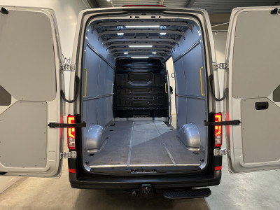 Volkswagen Crafter 35 2.0 TDI L4H3 180 PK / Euro 6 / Trekhaak 3.000 KG / Airco / CarPlay / Cruise Control / PDC / 57.400 KM !! foto 18