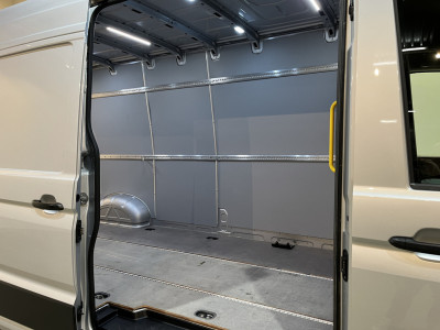 Volkswagen Crafter 35 2.0 TDI L4H3 180 PK / Euro 6 / Trekhaak 3.000 KG / Airco / CarPlay / Cruise Control / PDC / 57.400 KM !! foto 19