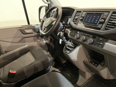 Volkswagen Crafter 35 2.0 TDI L4H3 180 PK / Euro 6 / Trekhaak 3.000 KG / Airco / CarPlay / Cruise Control / PDC / 57.400 KM !! foto 3