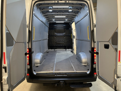 Volkswagen Crafter 35 2.0 TDI L4H3 180 PK / Euro 6 / Trekhaak 3.000 KG / Airco / CarPlay / Cruise Control / PDC / 57.400 KM !! foto 5