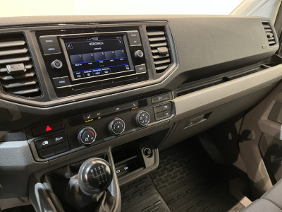 Volkswagen Crafter 35 2.0 TDI L4H3 180 PK / Euro 6 / Trekhaak 3.000 KG / Airco / CarPlay / Cruise Control / PDC / 57.400 KM !! foto 7