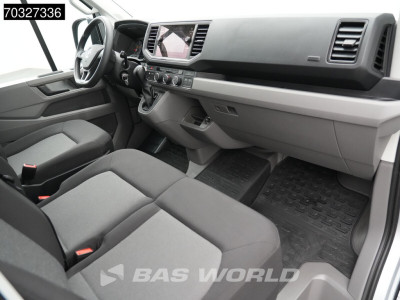 Volkswagen Crafter 140pk Automaat L3H3 Trekhaak Airco Cruise Parkeersensoren v+a APK 05-2027 Euro6 L2H2 Airco Trekhaak Cruise control 12