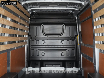 Volkswagen Crafter 140pk Automaat L3H3 Trekhaak Airco Cruise Parkeersensoren v+a APK 05-2027 Euro6 L2H2 Airco Trekhaak Cruise control 8