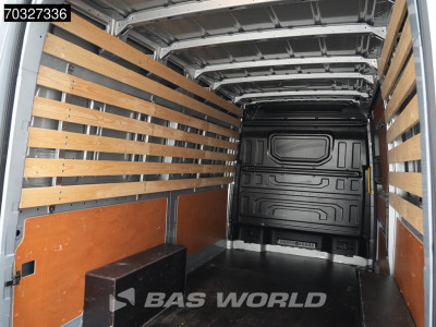 Volkswagen Crafter 140pk Automaat L3H3 Trekhaak Airco Cruise Parkeersensoren v+a APK 05-2027 Euro6 L2H2 Airco Trekhaak Cruise control 9