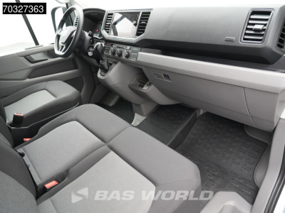 Volkswagen Crafter 140pk Automaat L3H3 Trekhaak Navi Airco Cruise Parkeersensoren v+a Euro6 L2H2 Airco Trekhaak Cruise control 12