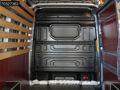 Volkswagen Crafter 140pk Automaat L3H3 Trekhaak Navi Airco Cruise Parkeersensoren v+a Euro6 L2H2 Airco Trekhaak Cruise control 8