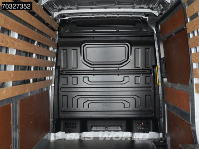 Volkswagen Crafter 140pk L3H3 Trekhaak Navi Airco Cruise Camera Parkeersensoren v+a Euro6 L2H2 Airco Trekhaak Cruise control 10