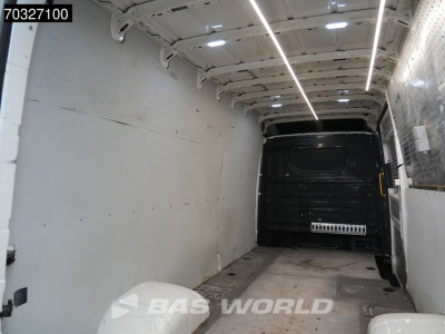 Volkswagen Crafter 177pk Automaat Dubbellucht L4H3 ACC Navi Trekhaak Airco Camera Parkeersensoren v+a Euro6 L3H2 Airco Trekhaak 9