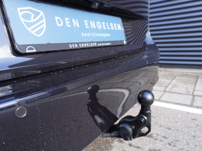 Volkswagen ID. Buzz Cargo ID. Buzz Cargo 340 pk 4-Motion, Bulli Edition,  Achteruitrijcamera, Bijrijdersstoel, Navigatie, Elektrische achterklep met ruit, Trekhaak foto 11