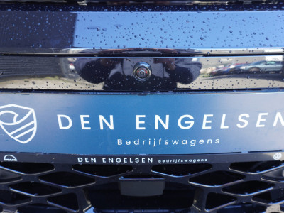 Volkswagen ID. Buzz Cargo ID. Buzz Cargo 340 pk 4-Motion, Bulli Edition,  Achteruitrijcamera, Bijrijdersstoel, Navigatie, Elektrische achterklep met ruit, Trekhaak foto 18
