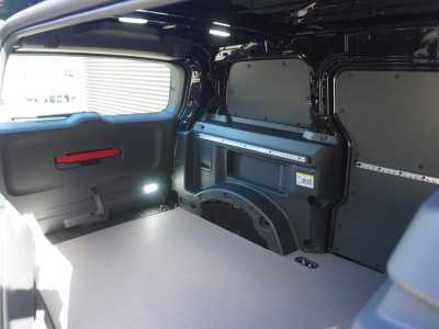 Volkswagen ID. Buzz Cargo ID. Buzz Cargo 340 pk 4-Motion, Bulli Edition,  Achteruitrijcamera, Bijrijdersstoel, Navigatie, Elektrische achterklep met ruit, Trekhaak foto 7