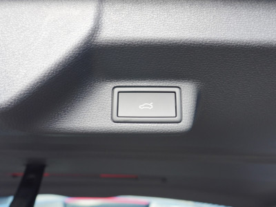 Volkswagen ID. Buzz Cargo ID. Buzz Cargo 340 pk 4-Motion, Bulli Edition,  Achteruitrijcamera, Bijrijdersstoel, Navigatie, Elektrische achterklep met ruit, Trekhaak foto 9