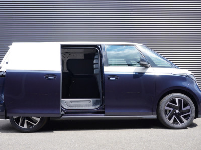 Volkswagen ID. Buzz Cargo ID. Buzz Cargo 340 pk 4-Motion, Bulli Limited Edition,  Achteruitrijcamera, Comfortstoelen met armleuning, Navigatie, Achterdeuren zonder ruit, Trekhaak, Warmtepomp foto 4
