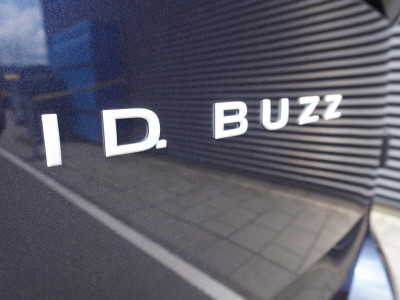 Volkswagen ID. Buzz Cargo ID. Buzz Cargo 340 pk 4-Motion, Bulli Limited Edition,  Achteruitrijcamera, Comfortstoelen met armleuning, Navigatie, Achterdeuren zonder ruit, Trekhaak, Warmtepomp foto 9