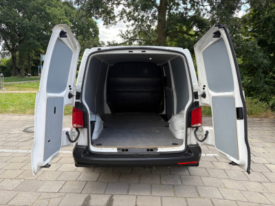 Volkswagen TRANSPORTER 2.0 TDI L2H1 150PK!|DSG Automaat|airco|achteruitrijcamera|apple carplay|drie zitplaatse 8