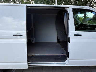 Volkswagen TRANSPORTER 2.0 TDI L2H1 150PK!|DSG Automaat|airco|achteruitrijcamera|apple carplay|drie zitplaatse 9