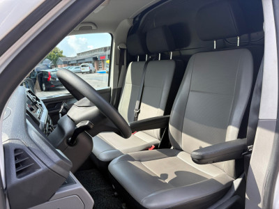 Volkswagen TRANSPORTER 2.0 TDI L2H1 150PK!|DSG Automaat|airco|achteruitrijcamera|apple carplay|drie zitplaatsen foto 12
