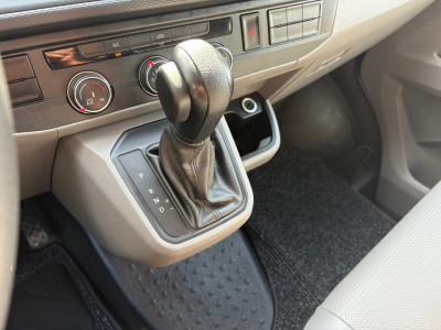 Volkswagen TRANSPORTER 2.0 TDI L2H1 150PK!|DSG Automaat|airco|achteruitrijcamera|apple carplay|drie zitplaatsen foto 17