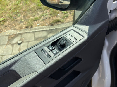 Volkswagen TRANSPORTER 2.0 TDI L2H1 150PK!|DSG Automaat|airco|achteruitrijcamera|apple carplay|drie zitplaatsen foto 20