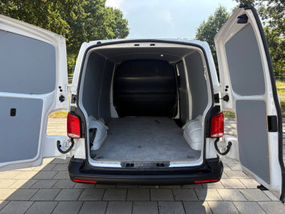 Volkswagen TRANSPORTER 2.0 TDI L2H1 150PK!|DSG Automaat|airco|achteruitrijcamera|apple carplay|drie zitplaatsen foto 8