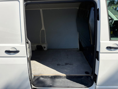 Volkswagen TRANSPORTER 2.0 TDI L2H1 150PK!|DSG Automaat|airco|achteruitrijcamera|apple carplay|drie zitplaatsen foto 9