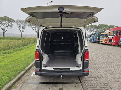 Volkswagen TRANSPORTER 2.0 TDI T6.1 L1H1 Carplay Achterklep Trekhaak CruiseControl 3-Zits Pdc Euro6 OH-Historie! foto 12