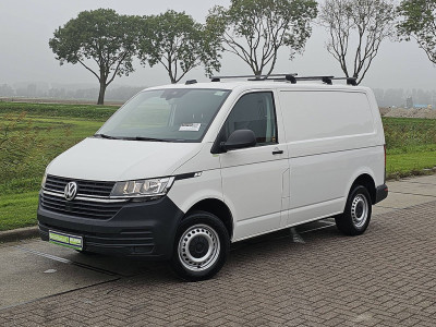 Volkswagen TRANSPORTER 2.0 TDI T6.1 L1H1 Carplay Achterklep Trekhaak CruiseControl 3-Zits Pdc Euro6 OH-Historie! foto 2