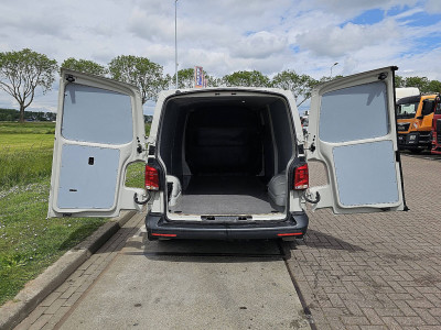 Volkswagen TRANSPORTER 2.0 TDI T6.1 L2H1 Automaat! foto 11