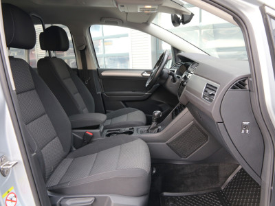 Volkswagen Touran 2.0 TDI 150 | Aut. | Grijs kenteken | Virtual | Cruise | Clima.. foto 9