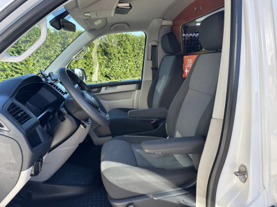 Volkswagen Transporter 2.0 TDI 102 PK / L1H1 / ACHTERKLEP / 1e EIGENAAR / AIRCO / CRUISE / CAMERA foto 11