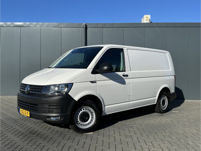 Volkswagen Transporter 2.0 TDI 102 PK / L1H1 / ACHTERKLEP / 1e EIGENAAR / AIRCO / CRUISE / CAMERA foto 2